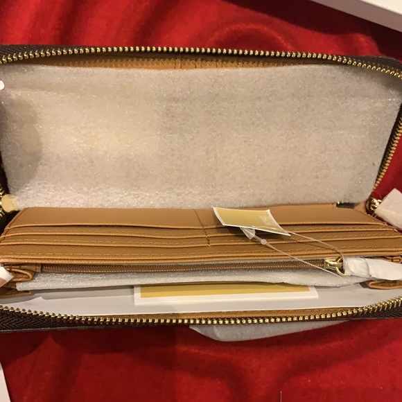 Michael Kors Wallet - Picture 3 of 3